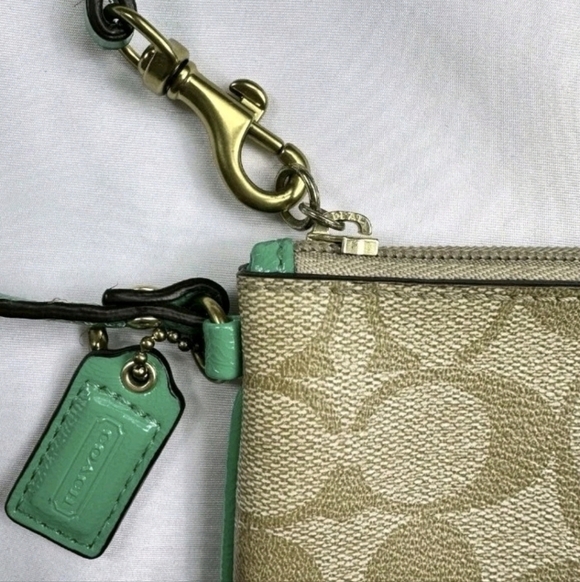 Vintage Coach Peyton Wristlet Wallet Small Beige Green Leather Logo w/ Tag - Picture 4 of 5